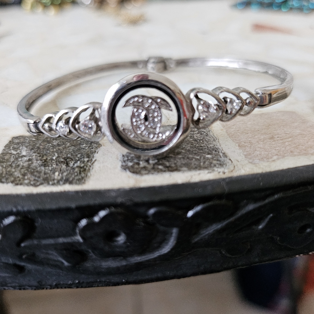 Vintage Silver Tone Cuff Bracelet♡ Has A Faux Chanel Logo🌺 Worn Once♡